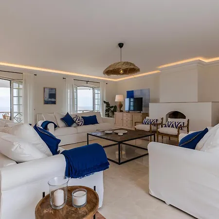 Windmill Beachfront Villa *