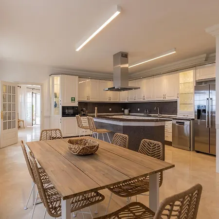 Villa Windmill Beachfront *