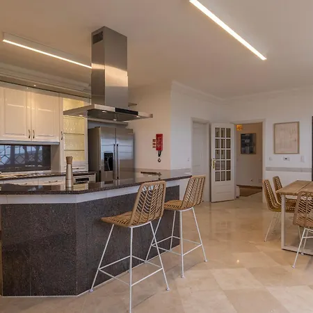 Windmill Beachfront Villa *