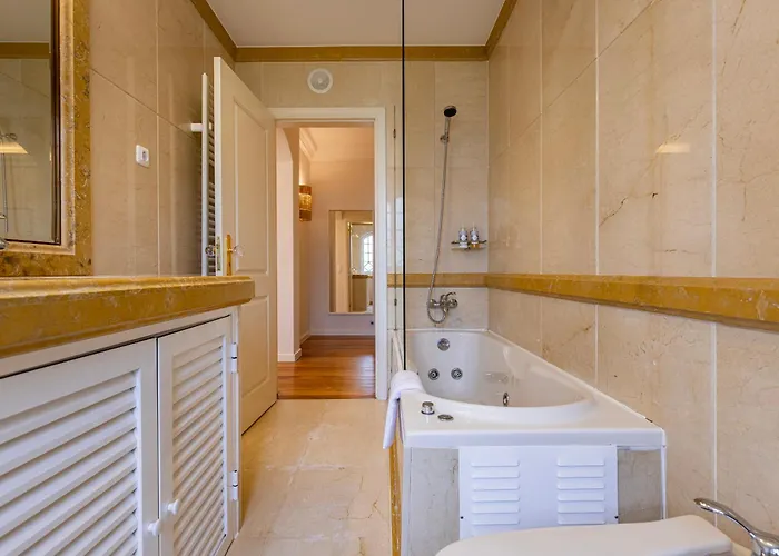 Windmill Beachfront Vila Colares